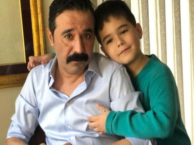Mustafa Üstündağ oğlunun dişiyle bakın ne yaptı