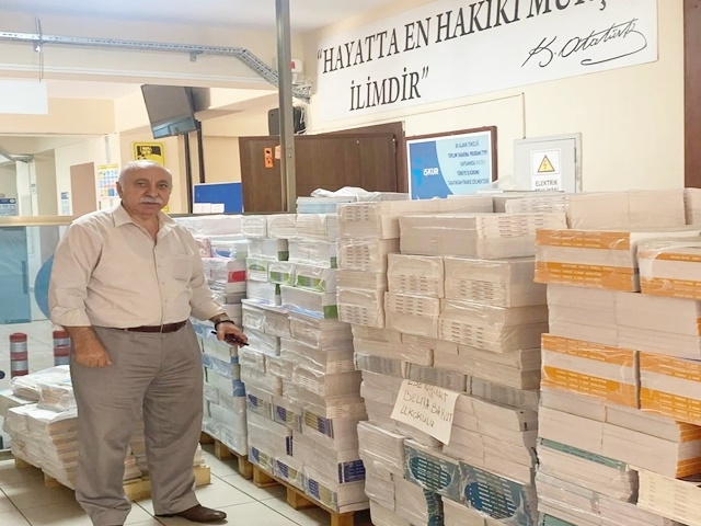 Esenyurt’ta ders kitapları okullara dağıtılıyor