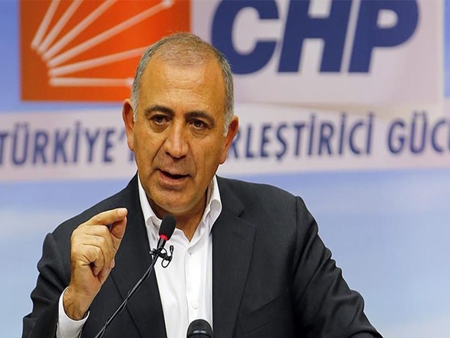 CHP'nin Esenyurt'tan başkan adayı göstereceği konuşulan Gürsel Tekin partisinden istifa etti