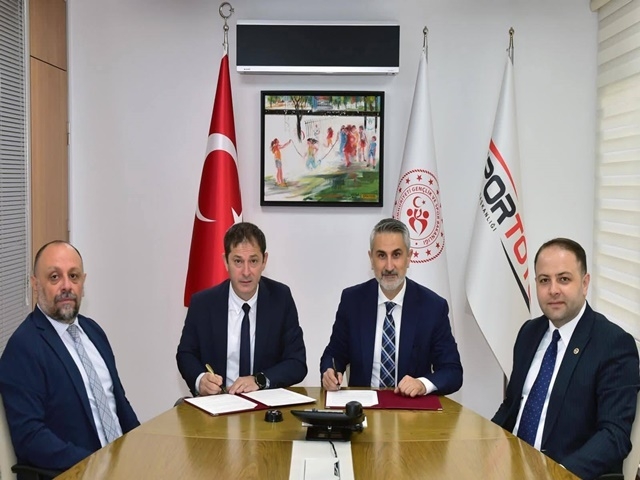 Vekil Kaan Koç'tan Ardahan'lı gençlere müjde..