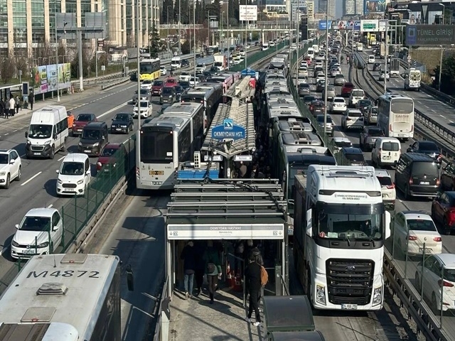 İstanbul'da ulaşıma yüzde 30 zam!