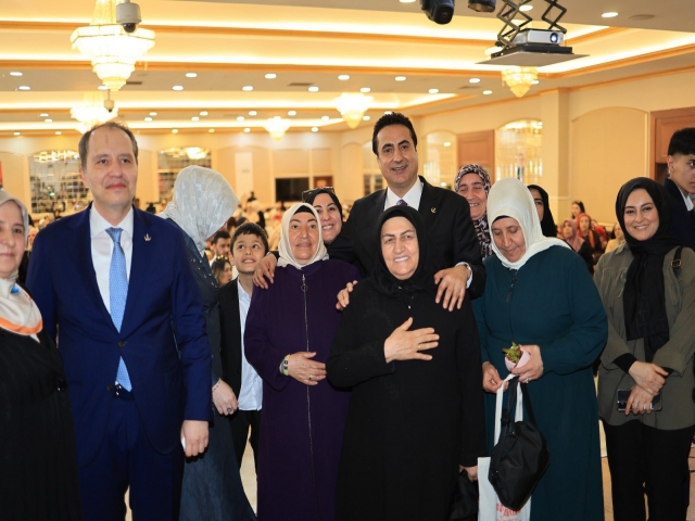 Yeniden Refah Partisi’nden Esenyurt'ta Anlamlı Anneler Günü Programı
