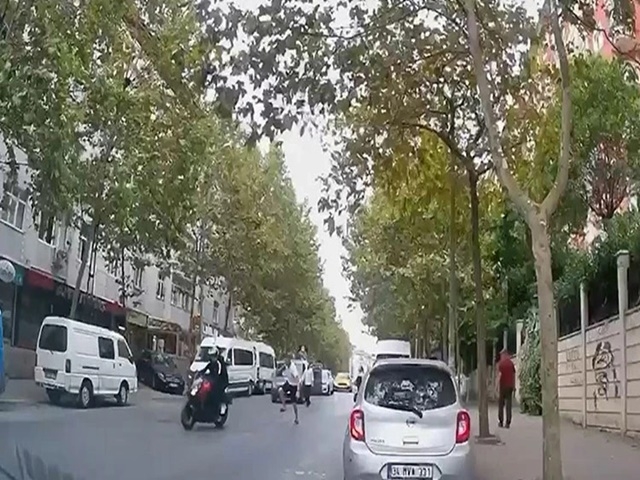 Esenyurt’ta Genç Kıza Motosikletli Gasp Şoku: 100 Bin Liralık Telefonu Zorla Aldılar!