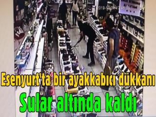 Esenyurt'ta bir ayakkabıcı dükkanı sular altında kaldı