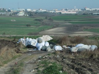 Büyükçekmece ve Arnavutköy’deki tarım alanları moloz ve çöple doldu