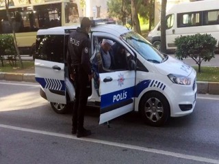 Polis ekiplerinin davranışı taktir topladı