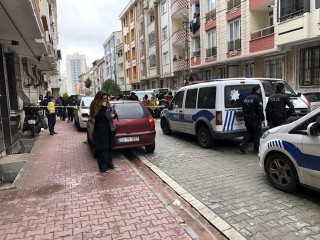 Esenyurt’ta evine haciz gelen adam ortalığı birbirine kattı