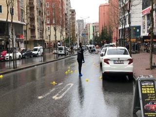Esenyurt'ta sokak ortasında silahlı çatışma