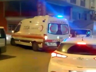 Ambulans sirenleri eşliğinde Lütfen evinde kal çağrısı