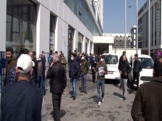 Esenyurt’ta Vatandaşlar Sosyal Mesafe Kuralına Yine Uymadı