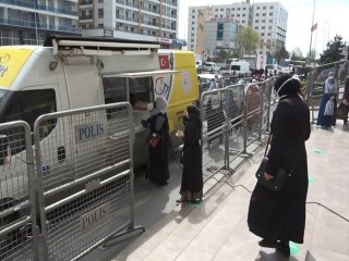 PTT’den Esenyurt’taki kuyruğa ‘Mobil çözüm’