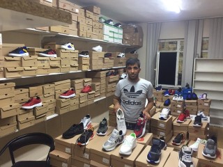 Albayrak 25 çocuğa Spor ayakkabı hediye etti