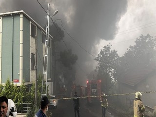 Avcılar'da plastik fabrikası alev alev yandı!