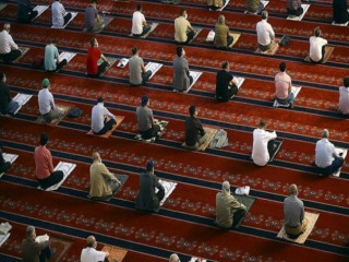 Yarından itibaren camilerde beş vakit namaz kılınacak