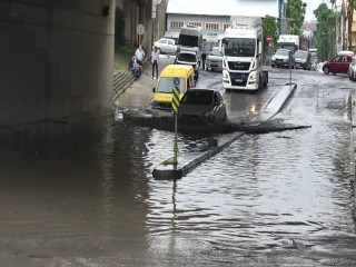 Esenyurt’ta Yağmur ve Dolu Kabusu