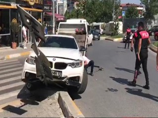 Esenyurt’ta Polisi Gören Şüpheliler Kaçarken Kaza Yaptı