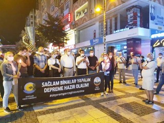 Avcılar’da 17 Ağustos Depremi'nde hayatını kaybedenler anıldı