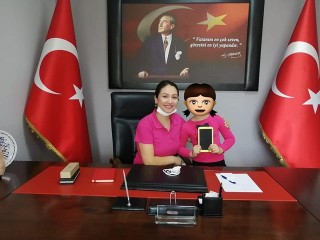 Muhtar Dediğin Böyle Olur: Mahallesindeki çocuklara TABLET dağıttı
