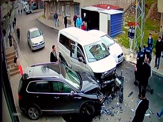 Avcılar'da polis kovalamacasında kaza