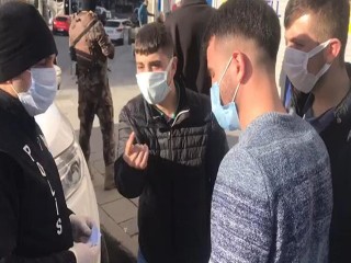 Esenyurt'ta otomobilini yıkamaya çıkan 3 gence ceza