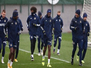 Fenerbahçe'de 11 futbolcuyla yollar ayrılıyor