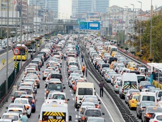 İstanbul’da Trafik artık tüm gün sıkışık