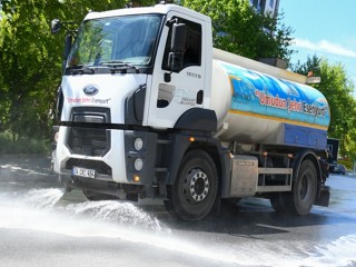 Esenyurt sokaklarında Bayram öncesi hummalı çalışma