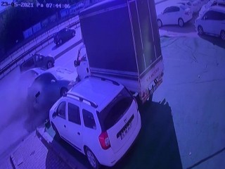 Makas atan sürücü Avcılar'da dehşet saçtı, 12 araç hasar gördü