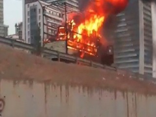 Esenyurt'ta bir kamyon alev alev yandı