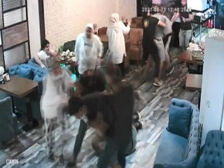 Esenyurt'ta esnafa saldıran baba oğul dehşet saçtı