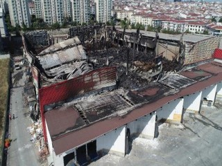 Esenyurt'ta küle dönen depo havadan görüntülendi