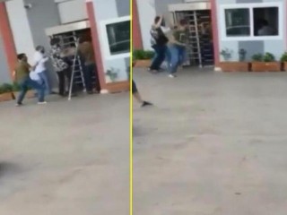 Esenyurt'ta yabancı uyruklu 3 kişi tartıştıkları sitenin güvenlik görevlilerine sopayla saldırdı