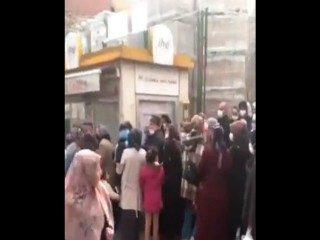 Esenyurt’ta halk ekmek kuyruğu