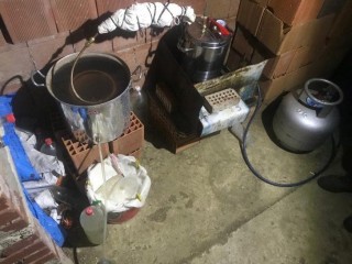 Büyükçekmece’de ölüm deposuna baskın!