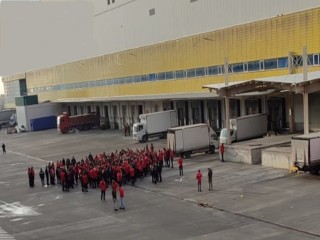 Esenyurt’ta Bir Zincir marketin 350 işçisi iş bıraktı