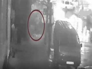 Esenyurt'ta işinden evine dönen kadın tacizcinin hedefi oldu