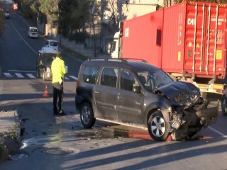 Esenyurt’ta trafik kazasında 3 kişi yaralandı