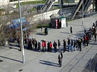 Avcılar’da İstanbul Kart işlem kuyruğu