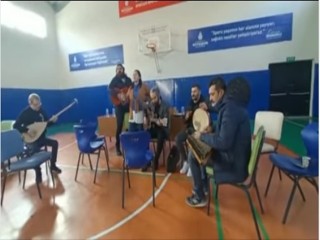 Esenyurt Ortaokulu Göreve Yeni Başlayan Öğretmenleri Türkülerle karşıladılar