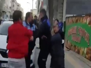 Esenyurt'ta anne kızı darp edip çanta çalan hırsız, zabıta ekipleri tarafından yakalandı