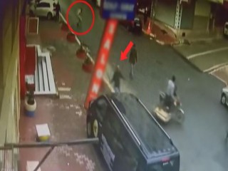Esenyurt'ta dehşet anları! Kafasına falçata sapladı