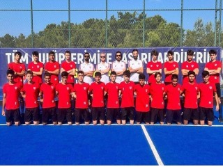 Esenyurtlu hokeyciler başarıdan başarıya koşuyor