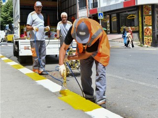 Esenyurt’ta bordür boyama yenileme çalışması