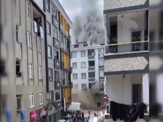 Esenyurt'ta 4 katlı binada yangın