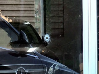 Avcılar’da oto galeriye kurşun yağdırdılar