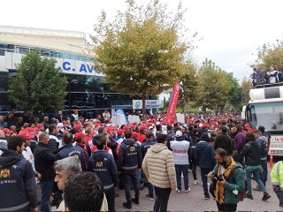 Avcılar Belediyesi işçileri greve çıktı
