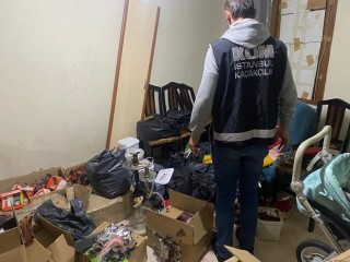 Esenyurt’ta kaçak tütün depolarına operasyon: 3 kişi gözaltına alındı