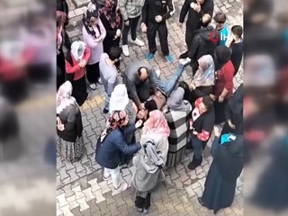 Esenyurt’ta, polis gelene kadar hırsızın başından ayrılmadı