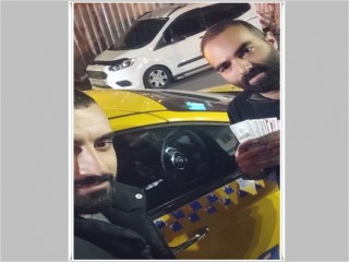 Esenyurt’ta, taksisinde bulduğu parayı sahibine teslim etti