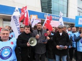Türk Eğitim-Sen Esenyurt'ta Bütün Banka Kartlarını Kırdı